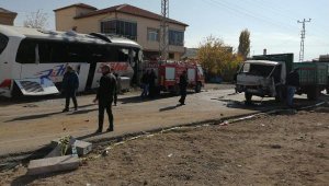 Kayseri'de yolcu otobüsü ile kamyonet çarpıştı: 1 ölü, 11 yaralı