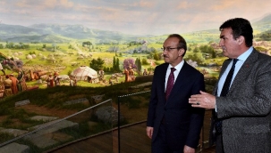 Kocaeli Valisi Yavuz, Bursa'da Osmangazi'nin Fetih Müzesi'ne hayran kaldı