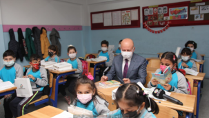 Kocasinan Okuyor Projesinde Öğrencilere Kitap Seti Dağıtıldı