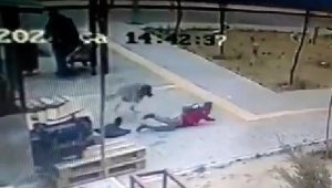 Köpekten kaçan çocuğun düşme anı kamerada