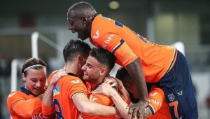 Medipol Başakşehir'in Emre Belözoğlu yönetiminde yükselişi sürüyor