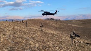 Mehmetçik, Tunceli'de teröristlerin inlerini imha ederek kış üslenmesine izin vermiyor