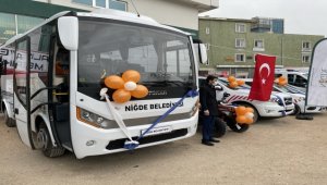 Niğde Belediyesince alınan 14 araç, törenle hizmete sunuldu