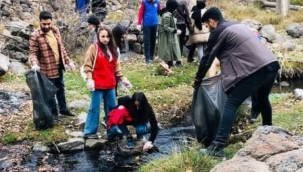Niğdeli gençler doğayı temizledi 