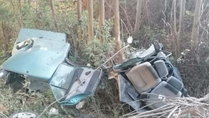 Otomobil parçalandı, kazayı hafif sıyrıklarla atlattı