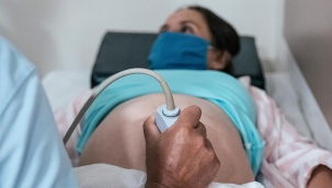 Sağlık Bakanı Fahrettin Koca, Covid-19'a yakalanan hamilelerin vefat oranlarıyla ilgili çarpıcı rakamlar paylaştı