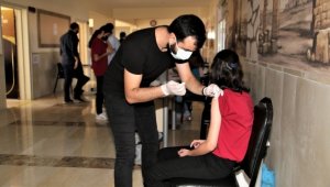 Sağlık Bakanlığı, okullardaki Kovid-19 vakalarında izlenecek yolu 18 örnek olayla anlattı