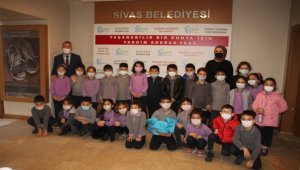 Sivaslı minik yürekler, ihtiyaç sahipleri için yardım topladı