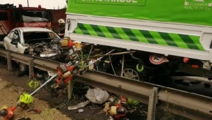 Son dakika... TEM'de İBB işçilerinin bulunduğu kamyonete otomobil çarptı: 8 yaralı