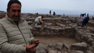 Taşlıgeçit Höyüğü'nde, Roma dönemine ait parfüm şişesi bulundu 