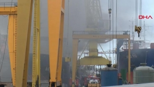 Tuzla Tersanesi'nde korkutan gemi yangını