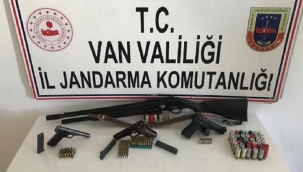 Van'da 3 silah ve mermilerle yakalanan 3 kişiye gözaltı