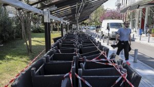 Yunanistan'da çoğu lokanta ve kafe Kovid-19 kısıtlamaları nedeniyle kepenk kapattı
