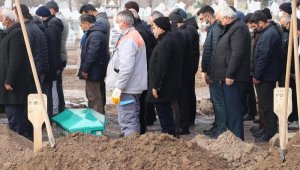 7'nci kat penceresinden düşen 2 kuzen yan yana toprağa verildi