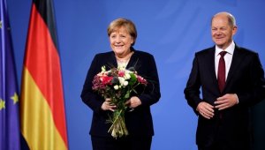 Almanya'da 2021, 16 yıllık Merkel iktidarının sona erdiği yıl oldu