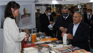 Başkan Büyükkılıç kitapseverlerle buluştu, şiir okudu