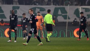 Beşiktaş şampiyonluk yaşadığı 2021 yılını sıkıntılı tamamladı 