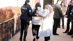 Boşanma aşamasındaki eşini öldürüp, intihara kalkıştı