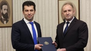 Bulgaristan Cumhurbaşkanı Radev, hükümeti kurma görevini Petkov'a verdi