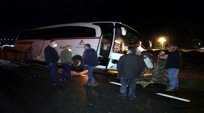 Çankırı'da işçi servis otobüsü ile traktör çarpıştı