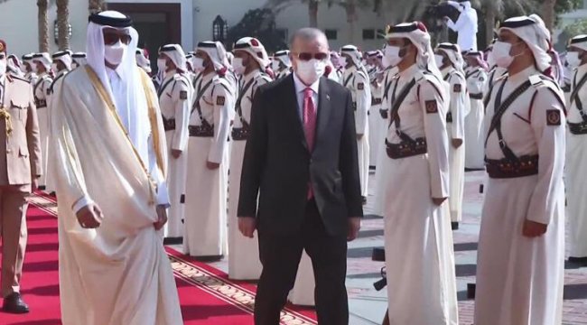 Cumhurbaşkanı Erdoğan, Katar’da resmi törenle karşılandı