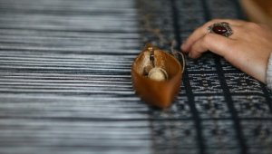 Dedesinden öğrendiği 'beledi' dokumayı gelecek nesillere aktarıyor