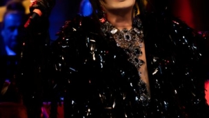 Diva'dan Sahnede Ebru Gündeş'e Övgüler