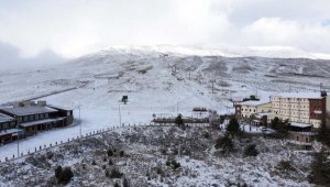 Erciyes beyaza büründü