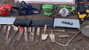 Evlerden hırsızlık yapan 2 şüpheli tutuklandı