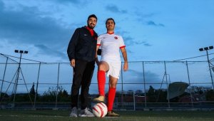Görme engelli milli futbolcu, kardeşinin sesiyle gol kralı oldu
