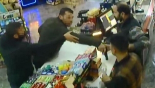 İstanbul’da dehşet anları! Ürün fırlatıp silah doğrulttu