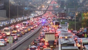 İstanbul'da haftanın ilk iş gününde trafik yoğunluğu