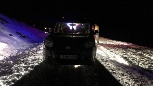 Karda mahsur kalan Kuveytli aileyi AFAD ve jandarma kurtardı