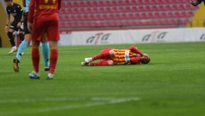 Kayserisporlu Kolovetsios'un çapraz bağı koptu