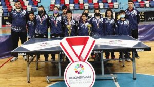 Kocasinan Belediyesi masa tenisi sporcuları şampiyon oldu