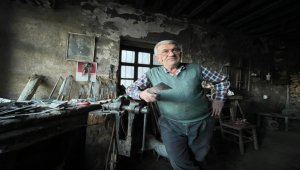 Konyalı usta ürettiği boynuz saplı bıçaklarla mesleğini yarım asırdır sürdürüyor