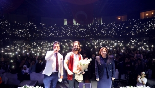 Koray Avcı Muhteşem Sahne Performans İle Büyüledi