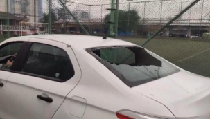 Kurşun delikleri bulunan otomobil polisi alarma geçirdi