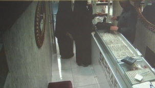 Kuyumcuda akılalmaz soygun! 50 TL'lik bileklik satın alırken...