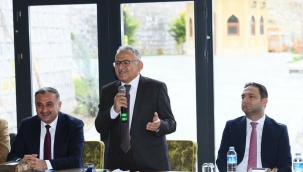 Memduh Başkandan Develi'deki muhtarlarla istişare toplantısı 