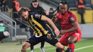 MKE Ankaragücü'nün kazandığı derbide ilginç olay! Hakemden sağlık görevlisine sarı kart