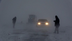 Muş'ta tipiden göz gözü görmüyor... Mahsur kalanlar kurtarıldı
