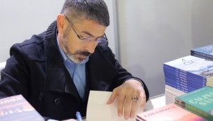 Nevşehir Kitap Fuarı'nda Behçet Alkan'dan imza günü