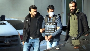 Oğlunu öldürüp, eşi ve kızını yaralayan şüpheli çelik yelekle adliyeye getirildi