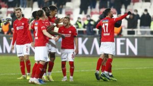 Sivasspor'un galibiyet serisi 3 maça çıktı