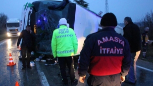 Son dakika: Amasya’da yolcu otobüsü devrildi! 1 kişi hayatını kaybetti, 19 yaralı
