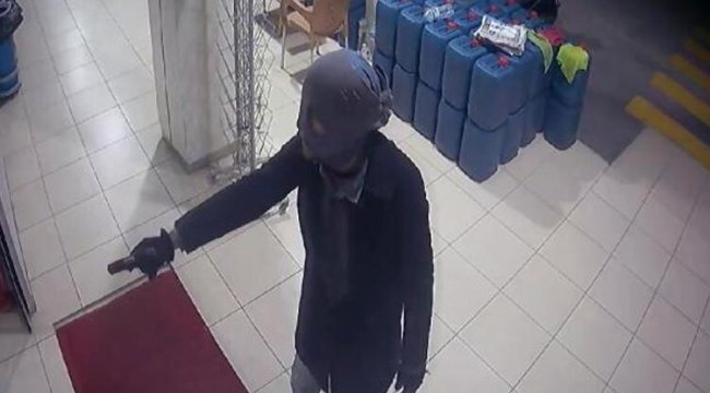 Tişörtle yüzünü gizleyip soygun yaptı! Böyle yakalandı