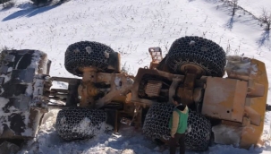 Adıyaman’da kar temizliği yapan kepçe devrildi