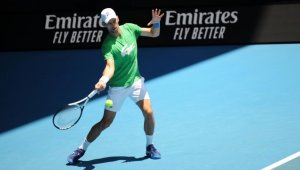 Avustralya'daki durumu belirsizliğini koruyan Djokovic antrenmanlarını sürdürüyor