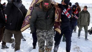 Baraj gölünde mahsur kalan 2 avcı, 3 saatte kurtarıldı